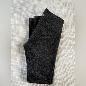 Lululemon printed black wonder under leggings